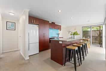 24 Kiteroa Terrace, Rothesay Bay