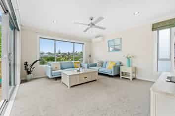 24 Kiteroa Terrace, Rothesay Bay