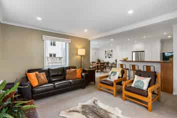 17/36 Dee Street, Island Bay