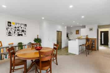 17/36 Dee Street, Island Bay