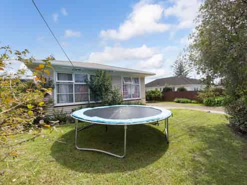 24 Vanguard Road, Kelston