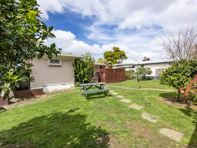 24 Vanguard Road, Kelston