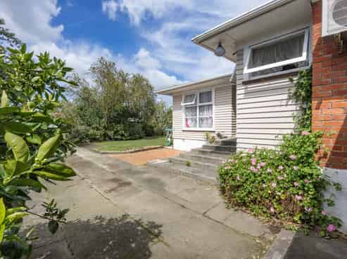 24 Vanguard Road, Kelston