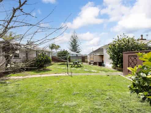 24 Vanguard Road, Kelston