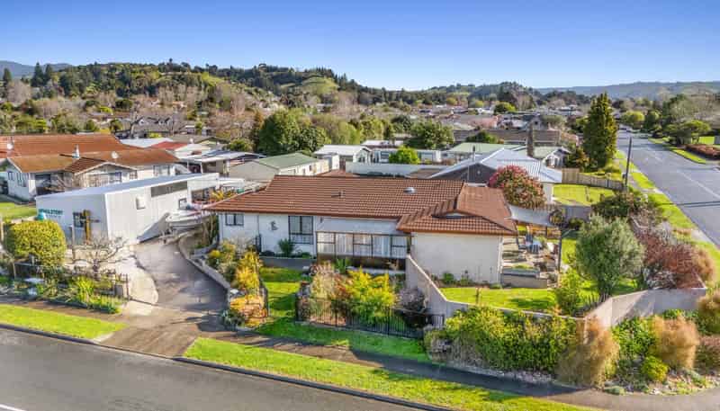 17 Lord Auckland Road, Wakefield