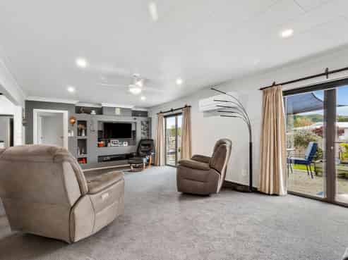 17 Lord Auckland Road, Wakefield