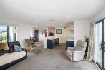 13 Crossley Avenue, Woodend