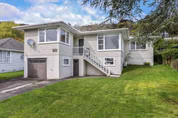 220 Waddington Drive, Naenae