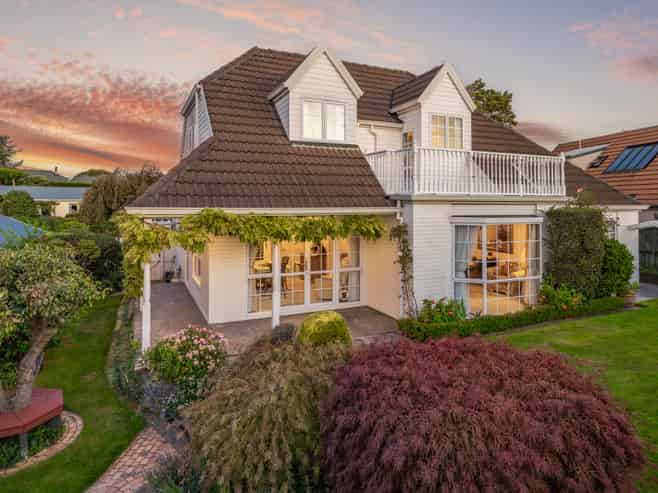 88 Lake Terrace Road, Burwood