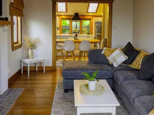 6 Harvey Road, Bluff Hill