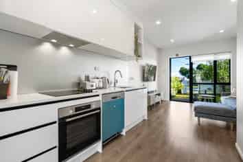8/24 Tara Road, Henderson
