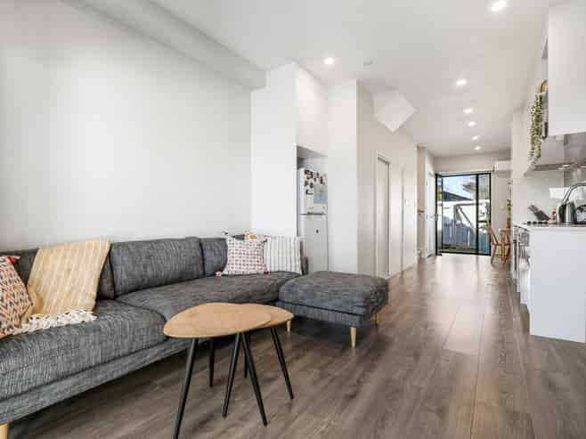 8/24 Tara Road, Henderson