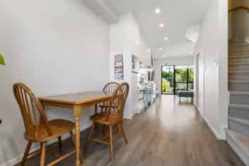 8/24 Tara Road, Henderson