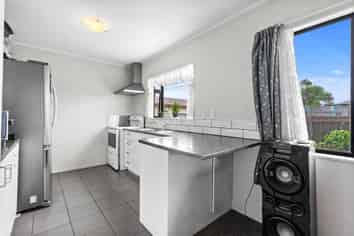 25 Dungarvon Place, Clendon Park