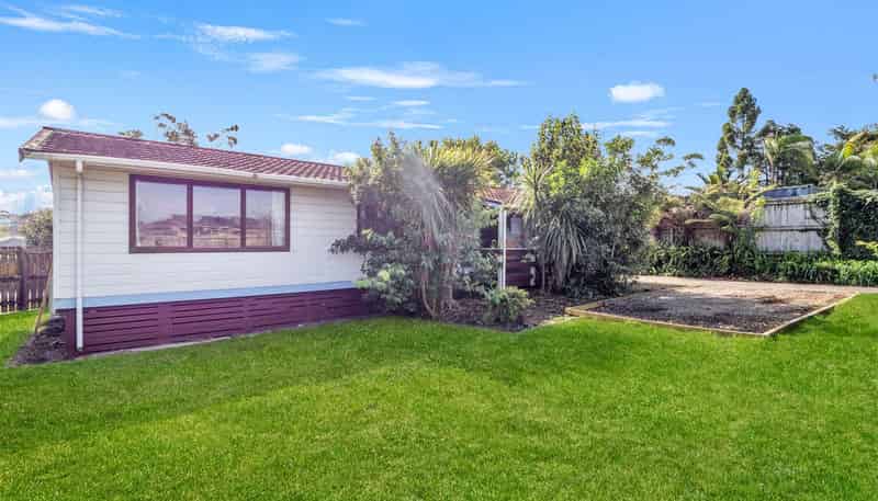 27 Ray Small Drive, Papakura