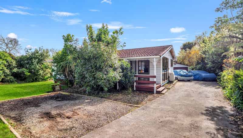 27 Ray Small Drive, Papakura