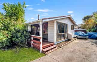 27 Ray Small Drive, Papakura