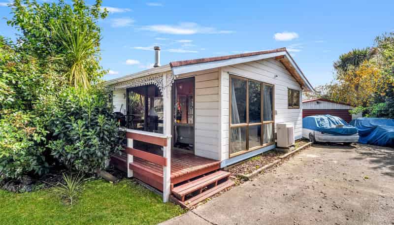 27 Ray Small Drive, Papakura