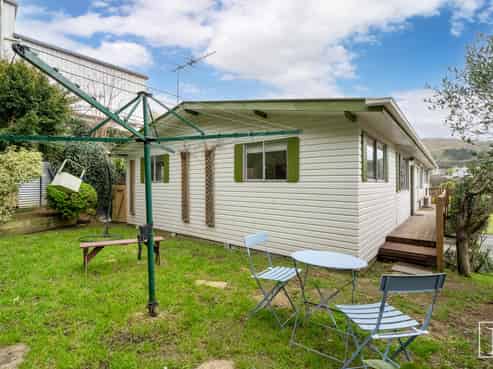 1/377 Main Road, Tawa