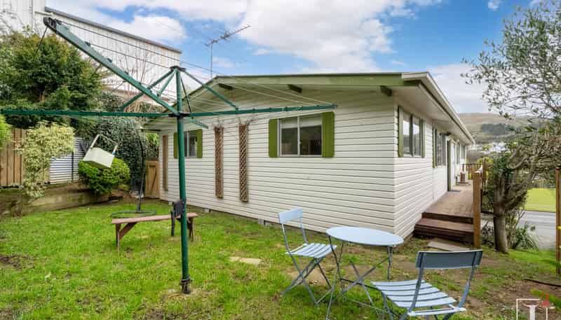 1/377 Main Road, Tawa