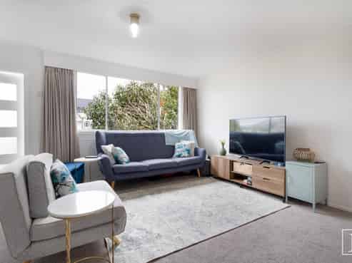 1/377 Main Road, Tawa