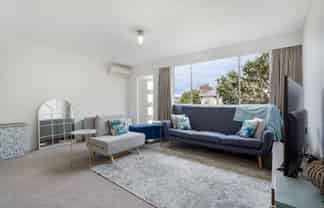 1/377 Main Road, Tawa