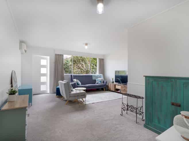 1/377 Main Road, Tawa
