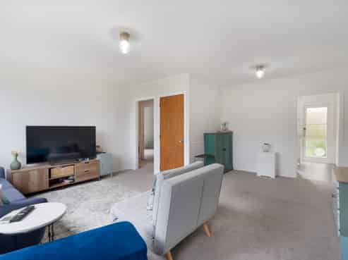 1/377 Main Road, Tawa