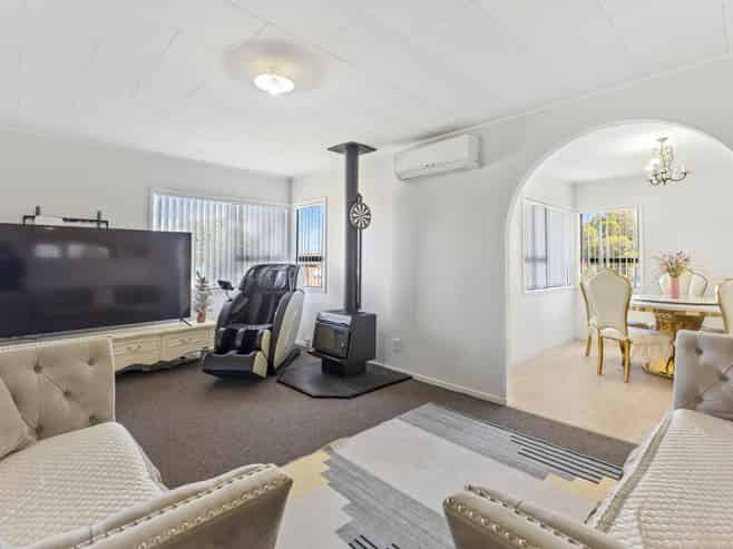 213 Mahia Road, Wattle Downs