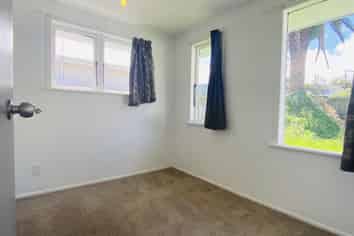 30 Haughey Ave, Hillsborough