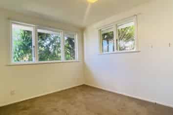 30 Haughey Ave, Hillsborough