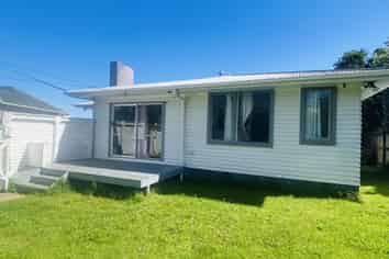 30 Haughey Ave, Hillsborough