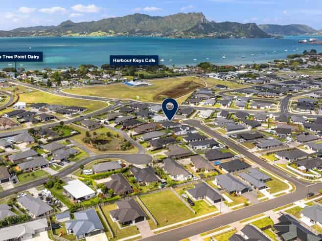 13 Olney Court, One Tree Point