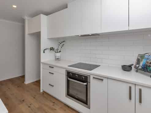 13 Olney Court, One Tree Point