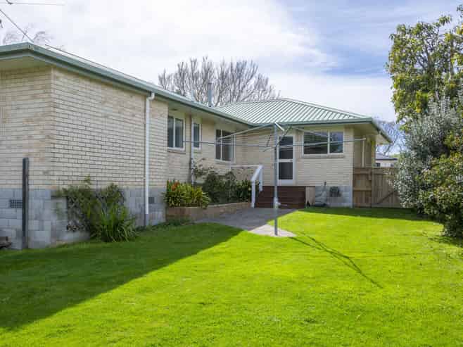 6 Parkview Place, Riverdale