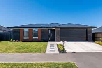 38 Eric Crozier Road, Darfield