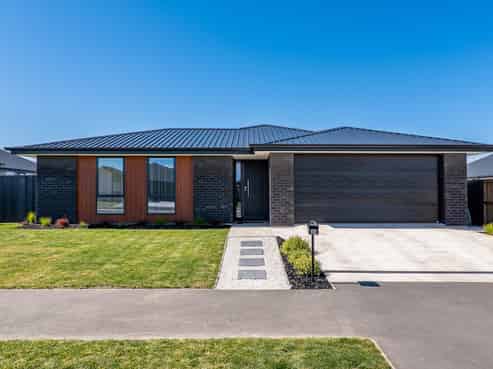 38 Eric Crozier Road, Darfield