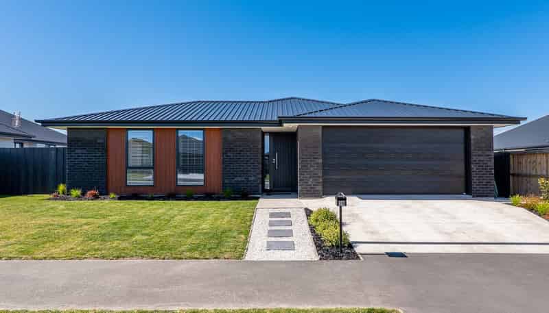 38 Eric Crozier Road, Darfield