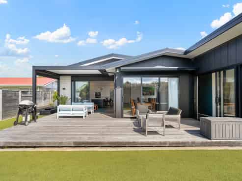 121 Charleston Avenue, Whangamata