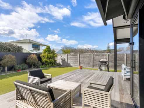 121 Charleston Avenue, Whangamata