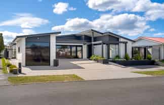 121 Charleston Avenue, Whangamata