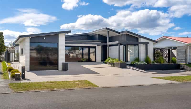 121 Charleston Avenue, Whangamata