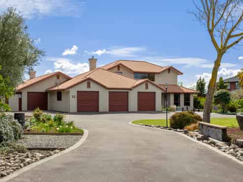 32 Bradleigh Park, Fairhall