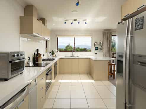 32 Bradleigh Park, Fairhall