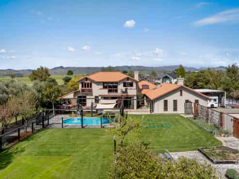 32 Bradleigh Park, Fairhall