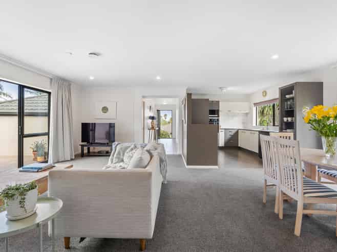 22 Tauranga Place, Orewa