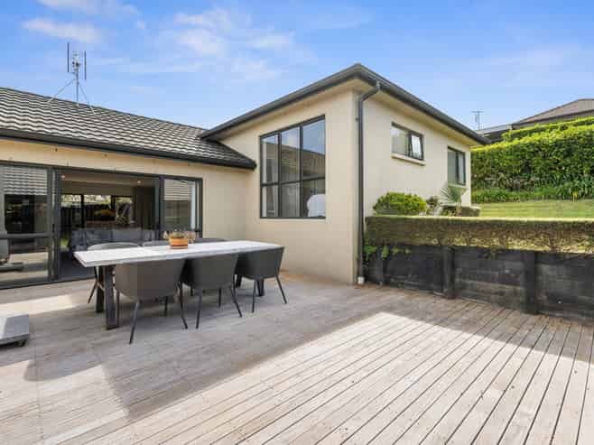 22 Tauranga Place, Orewa
