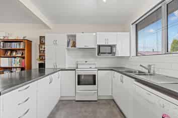 12 Cowper Place, Avondale