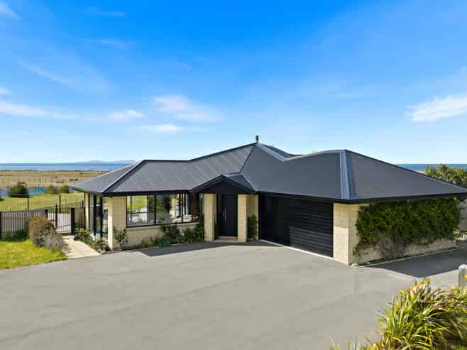 37 Ocean View Crescent, Rarangi