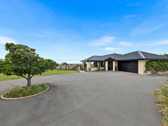 37 Ocean View Crescent, Rarangi